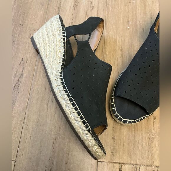 Clarks Unstructured women’s black leather wedge sling back heel. Size 8.5 - Picture 2 of 8